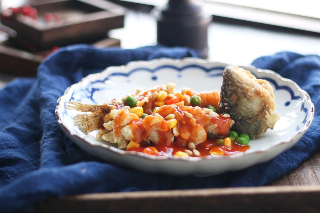自制松子鲈鱼,自己做一点也不难,酸甜鲜美,香脆可口|鲈鱼|松子|鱼