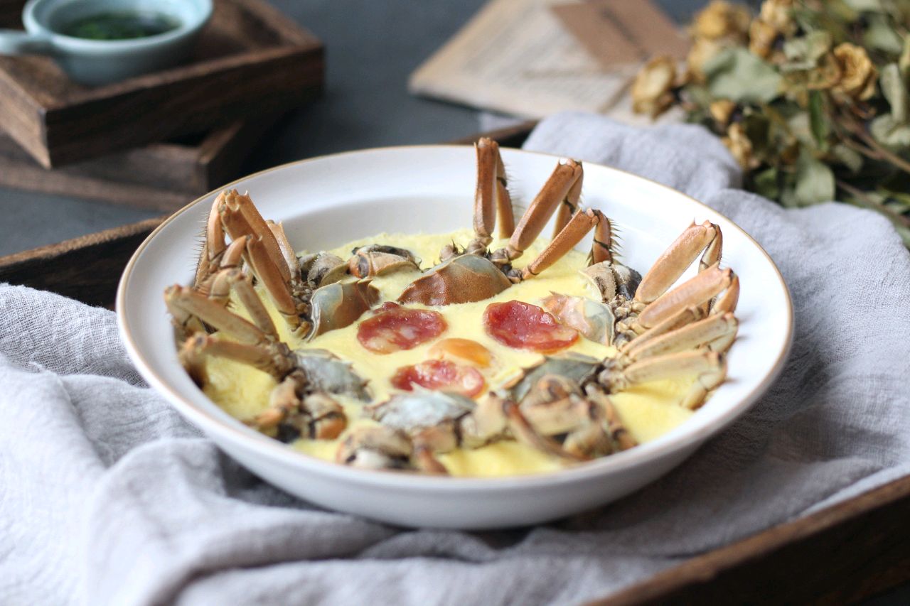 家常螃蟹香肠蒸蛋,鲜美嫩滑,味道太赞了,家人都说好吃