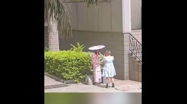 网传一学生9月18日在校园内穿和服，攀枝花学院回应休闲区蓝鸢梦想 - Www.slyday.coM