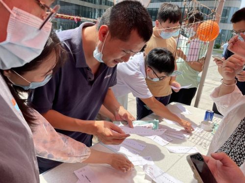 凯迪网络携手广报中心、韩后开展中秋节活动，吸引逾千人参与休闲区蓝鸢梦想 - Www.slyday.coM