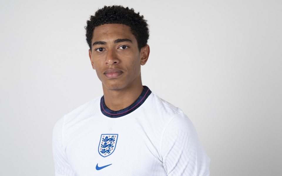 18岁英格兰小将闪耀欧洲！被认为将打破转会费纪录，曾与曼联擦肩休闲区蓝鸢梦想 - Www.slyday.coM