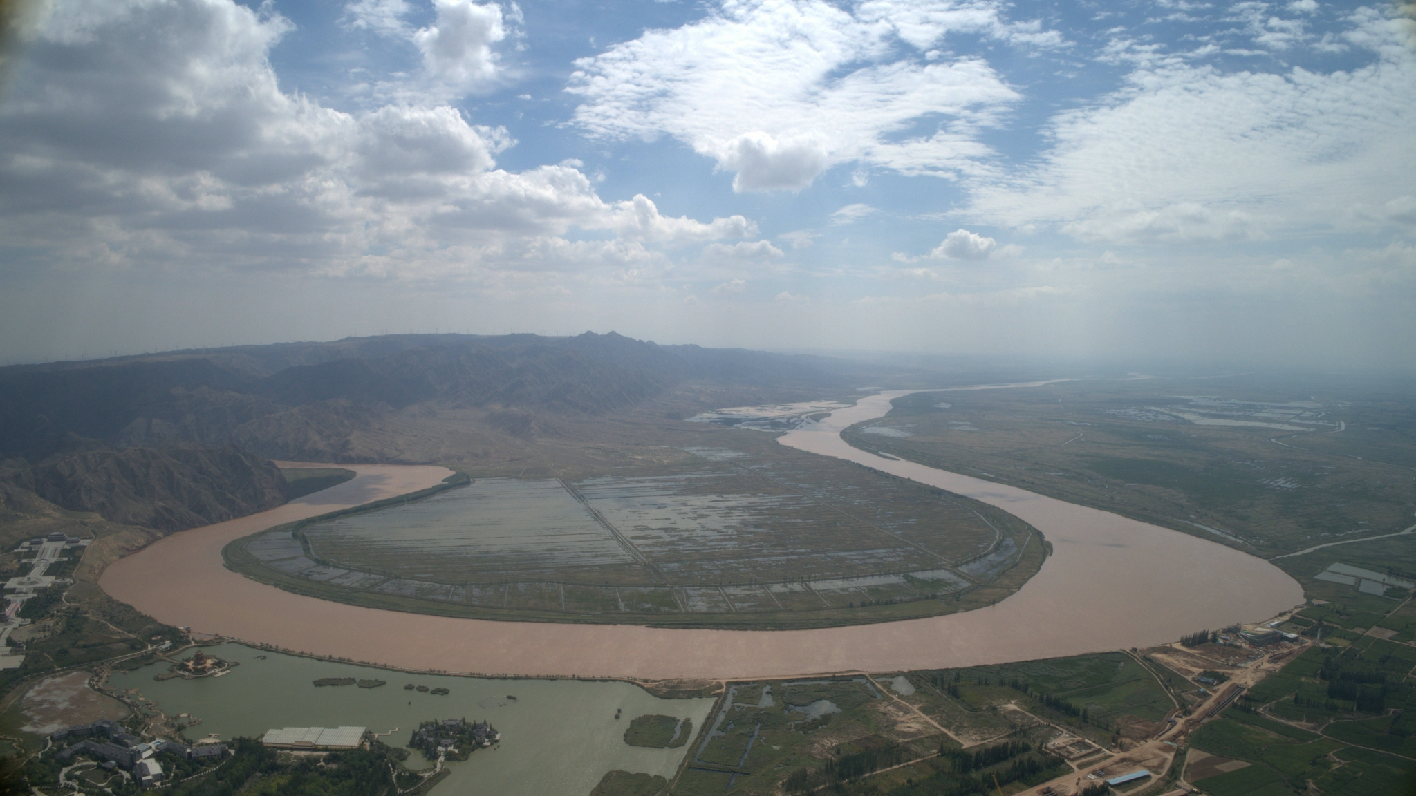 宁夏境内的黄河.新华社记者刘诗平摄