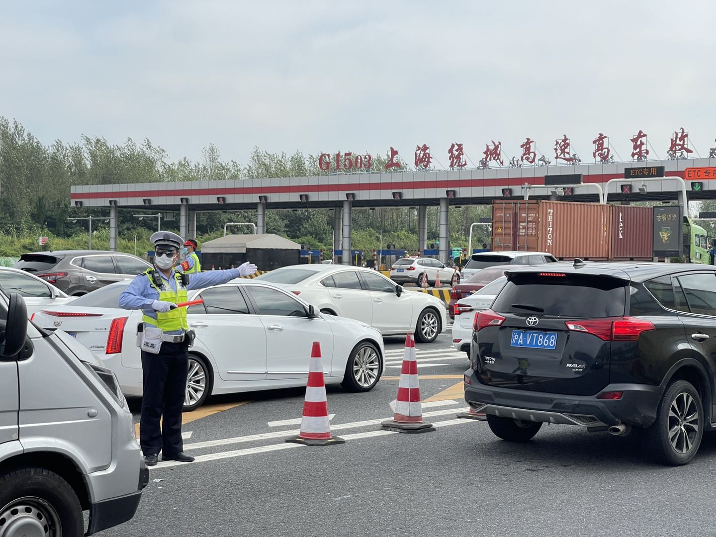 未见拥堵,昨夜今晨高速高东收费站交通平稳有序
