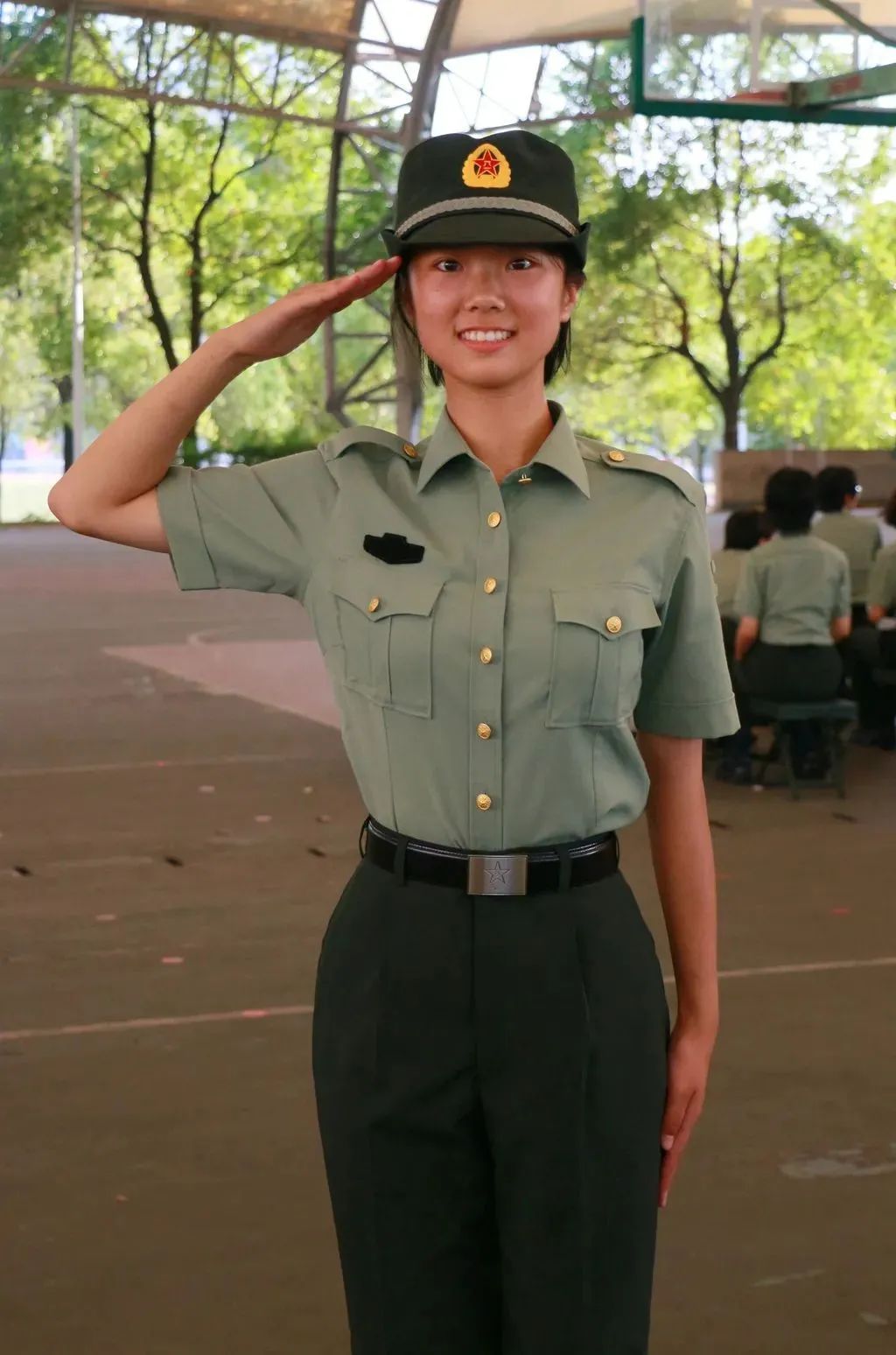 点击超8000万军校小姐姐太帅了