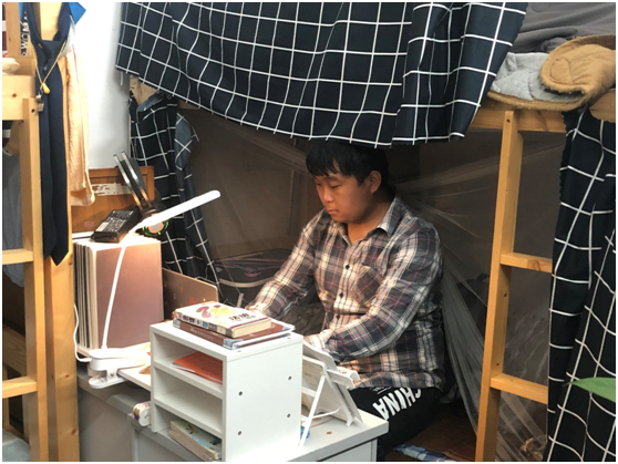 90后保安为深圳一小学作赋，更绝的是校长这样做！休闲区蓝鸢梦想 - Www.slyday.coM