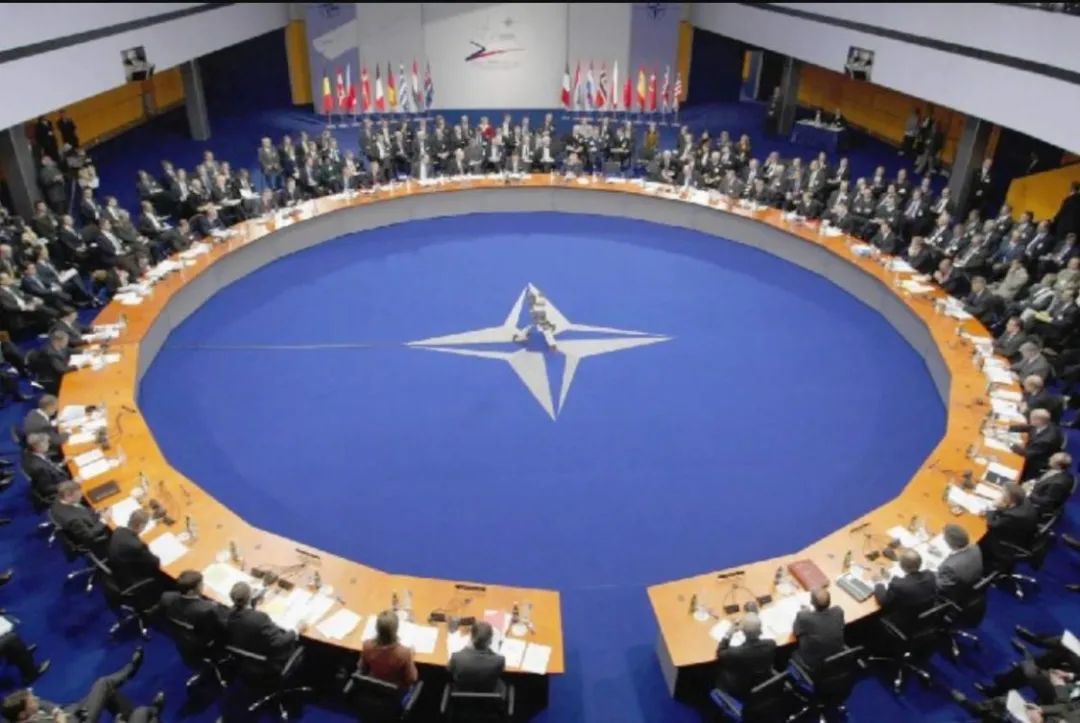 美国对盟友捅刀犯众怒，法德两国即将暴走，北约这回真要脑死亡了休闲区蓝鸢梦想 - Www.slyday.coM