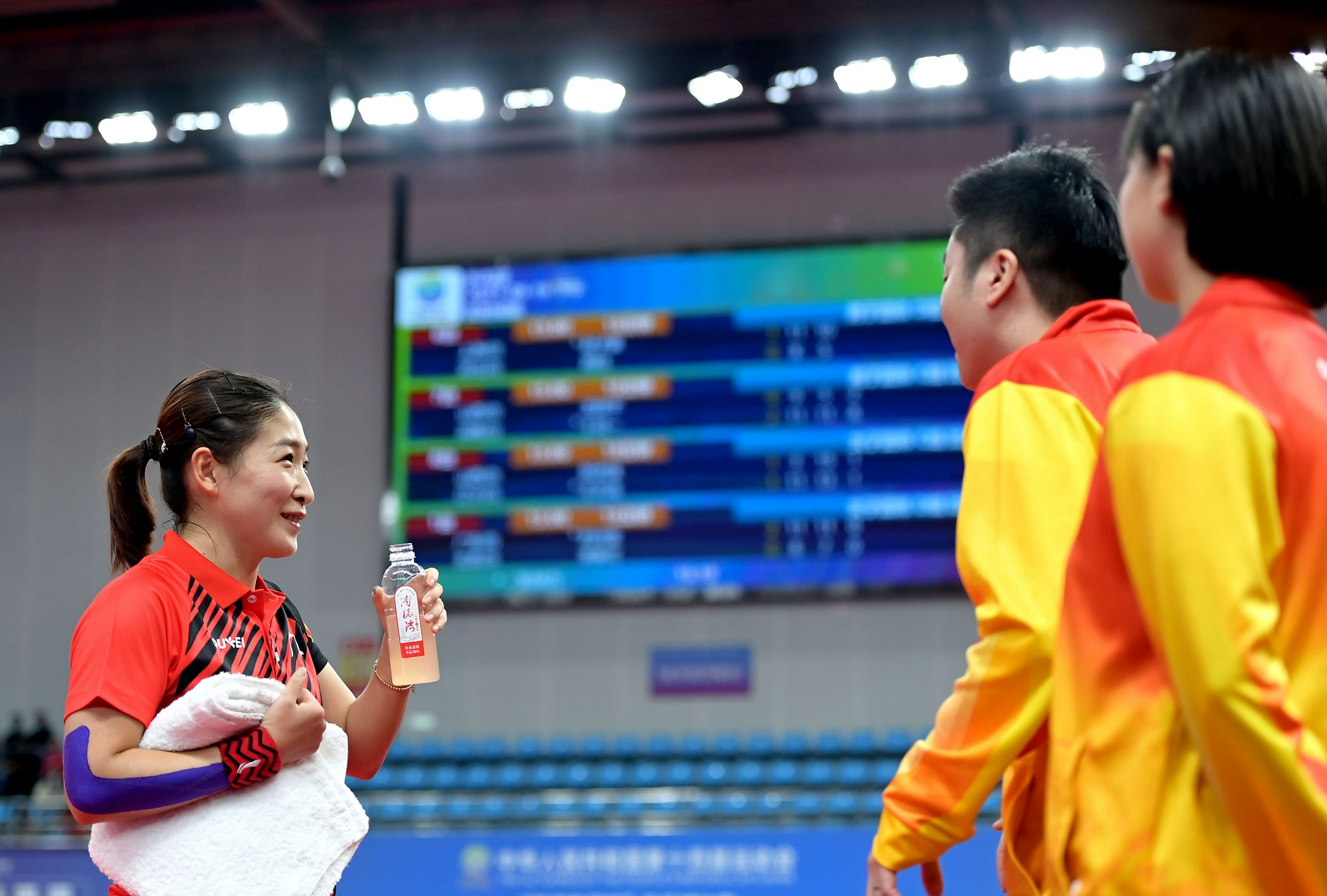 9月19日,北京队选手郭雨涵在比赛中回球新华社记者 李安 摄