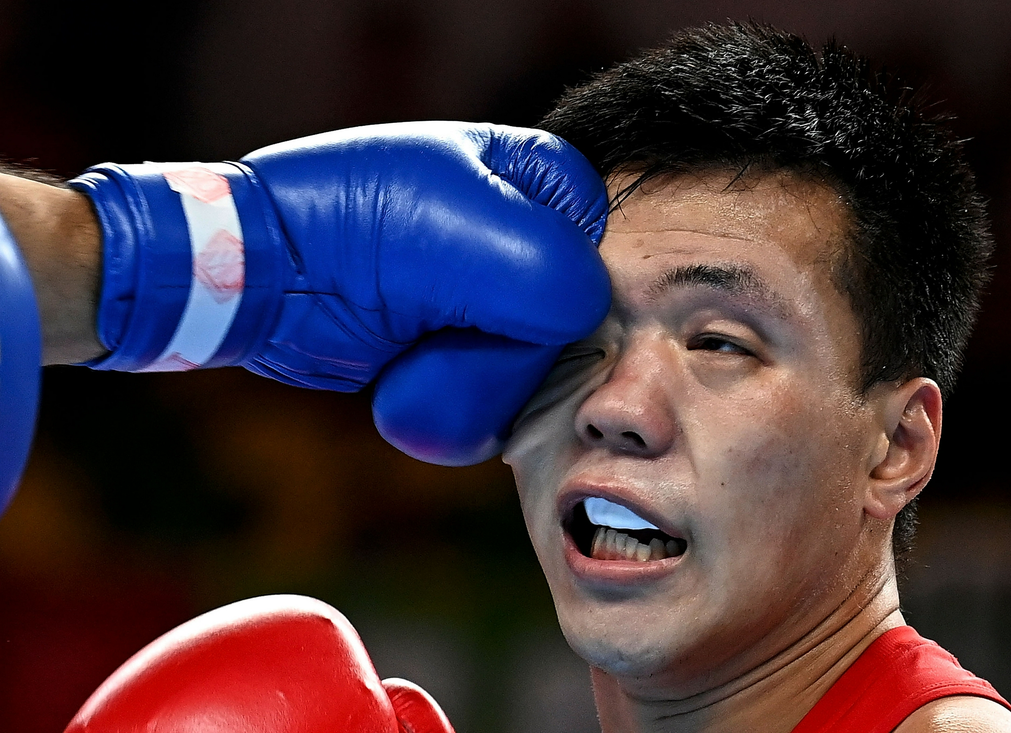 拳击——男子91公斤以上级:艾合麦提·麦麦提夺冠