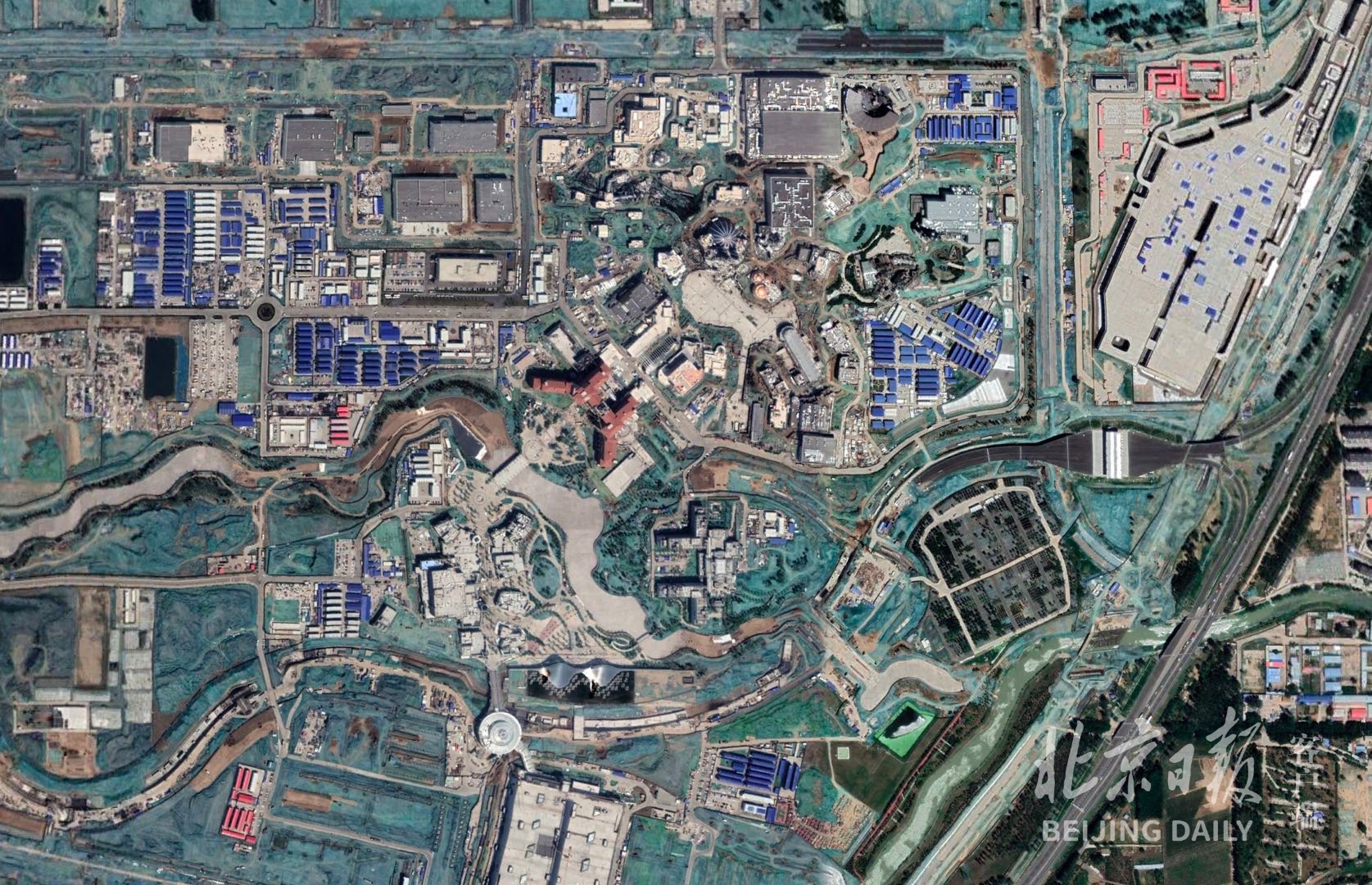 独特视角！60万米高空看北京环球度假区6年蝶变休闲区蓝鸢梦想 - Www.slyday.coM