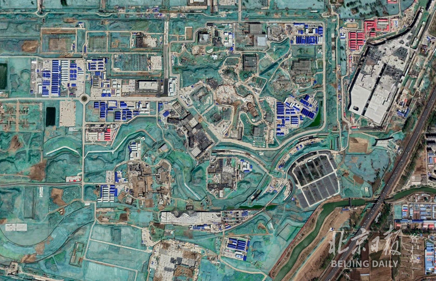 独特视角！60万米高空看北京环球度假区6年蝶变休闲区蓝鸢梦想 - Www.slyday.coM