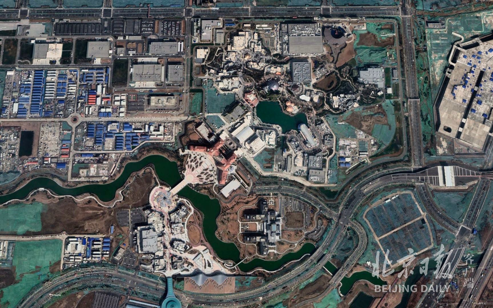 独特视角！60万米高空看北京环球度假区6年蝶变休闲区蓝鸢梦想 - Www.slyday.coM