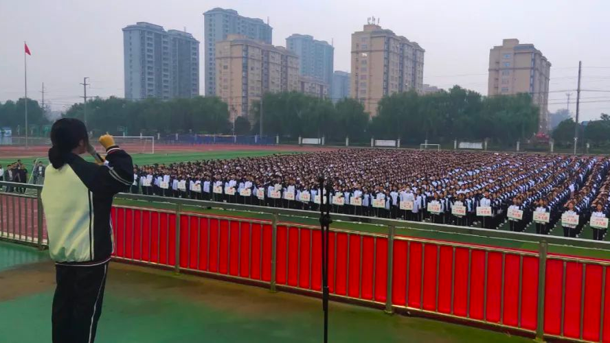 成武二中隆重举行纪念"九一八"事变90周年升旗仪式