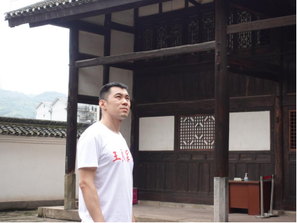 英雄回乡王良军长在綦江举行点映仪式