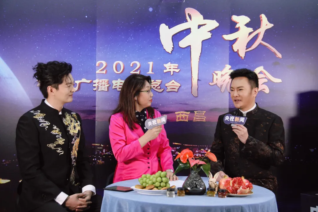 央视中秋晚会好歌不断,汤非王凯共唱《新月照古城》