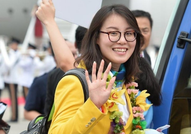 虽然从里约爆红后到现在,已经过去了5年时间,傅园慧依然还是话题性