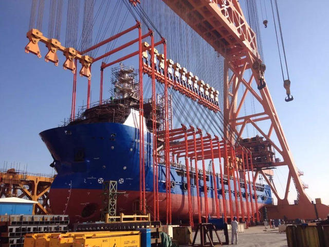 50多层楼高,一次起重2.2万吨!火遍全球的宏海号,到底有多牛?休闲区蓝鸢梦想 - Www.slyday.coM 50多层楼高,一次起重2.2万吨!火遍全球的宏海号,到底有多牛?休闲区蓝鸢梦想 - Www.slyday.coM