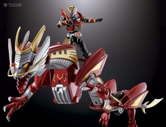 通过和生存龙骑联动更能看出烈火龙骑兵的尺寸有多大