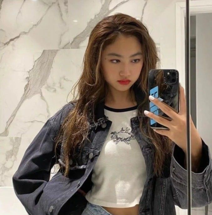 任达华女儿发育太好16岁身高近1米8五官神似年轻版李嘉欣