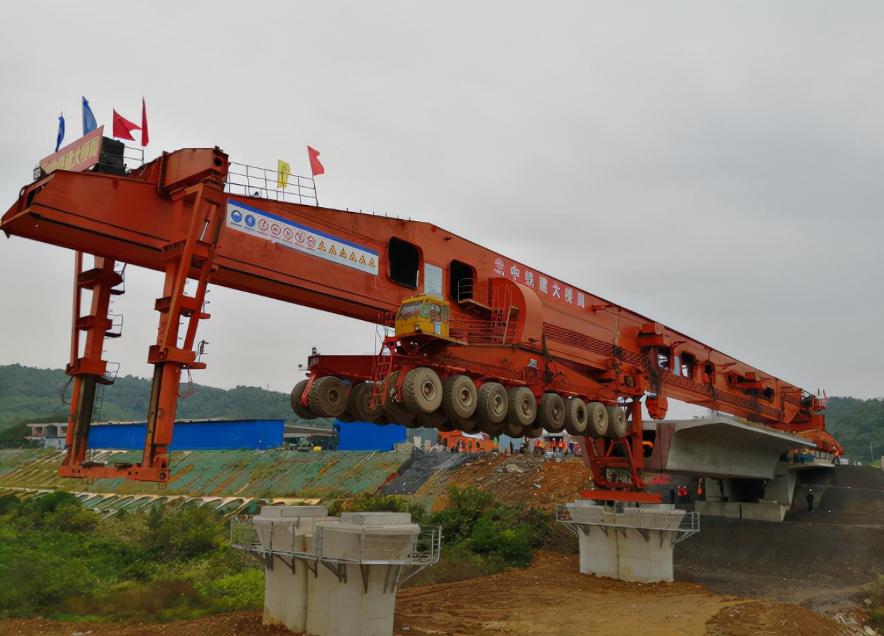 建桥就像搭积木中国首创千吨级架桥机震撼全球到底有多牛
