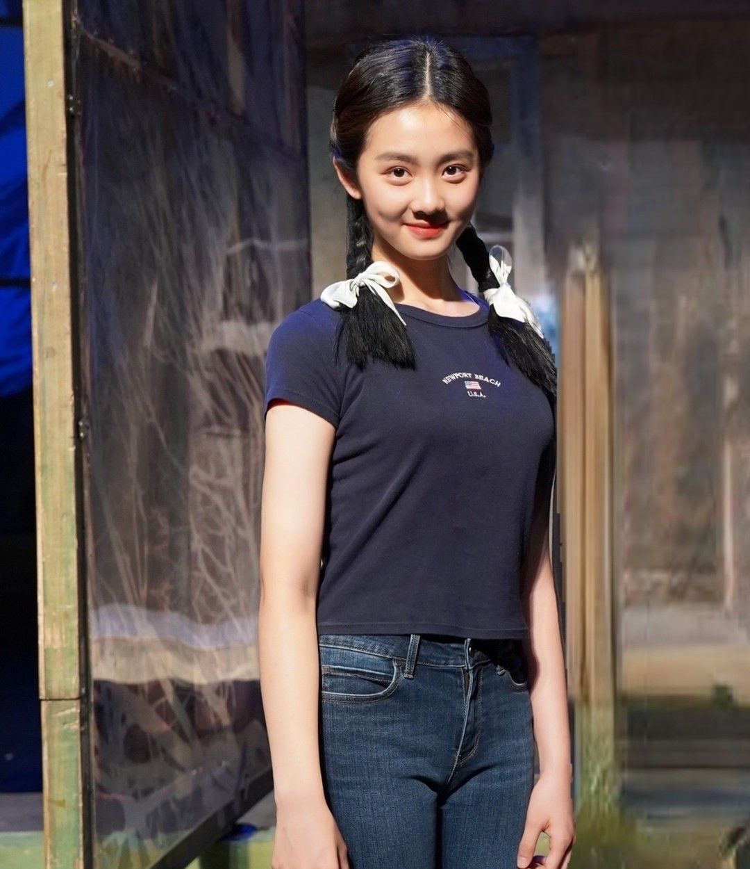 任达华女儿发育太好16岁身高近1米8五官神似年轻版李嘉欣