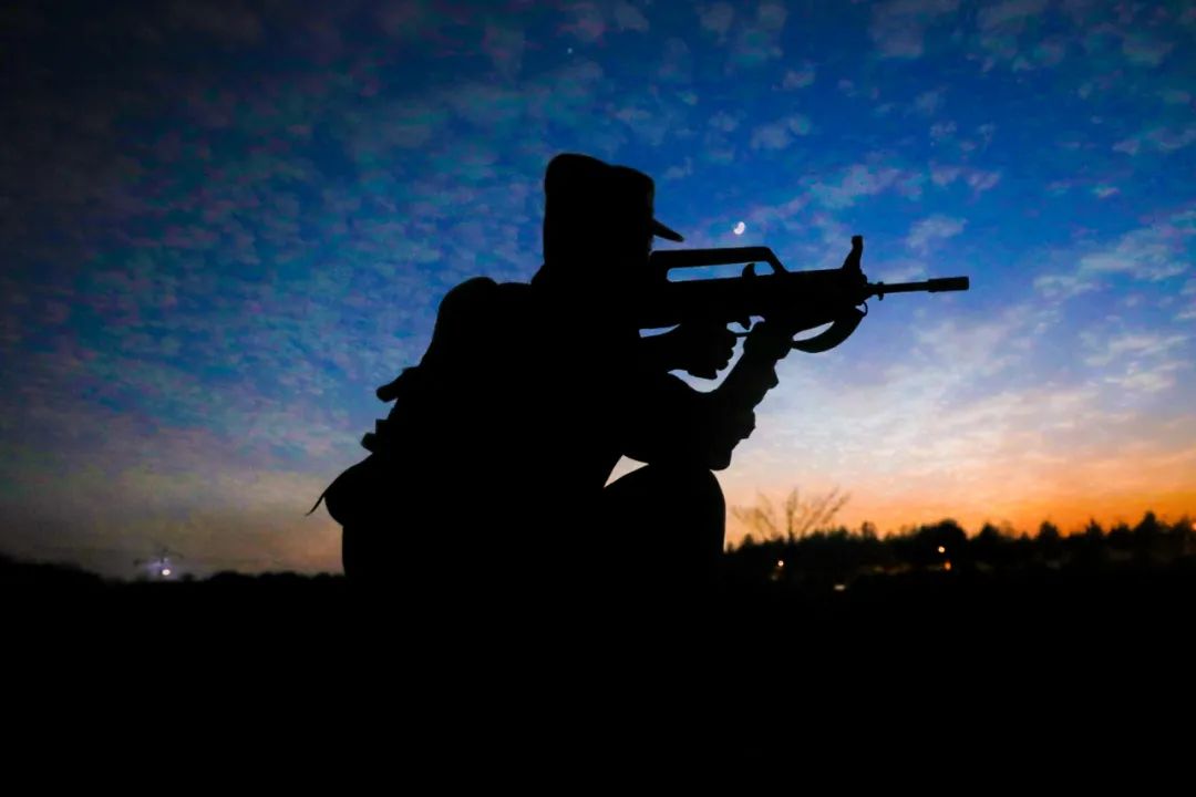 中秋节兵哥哥的这组剪影看哭了