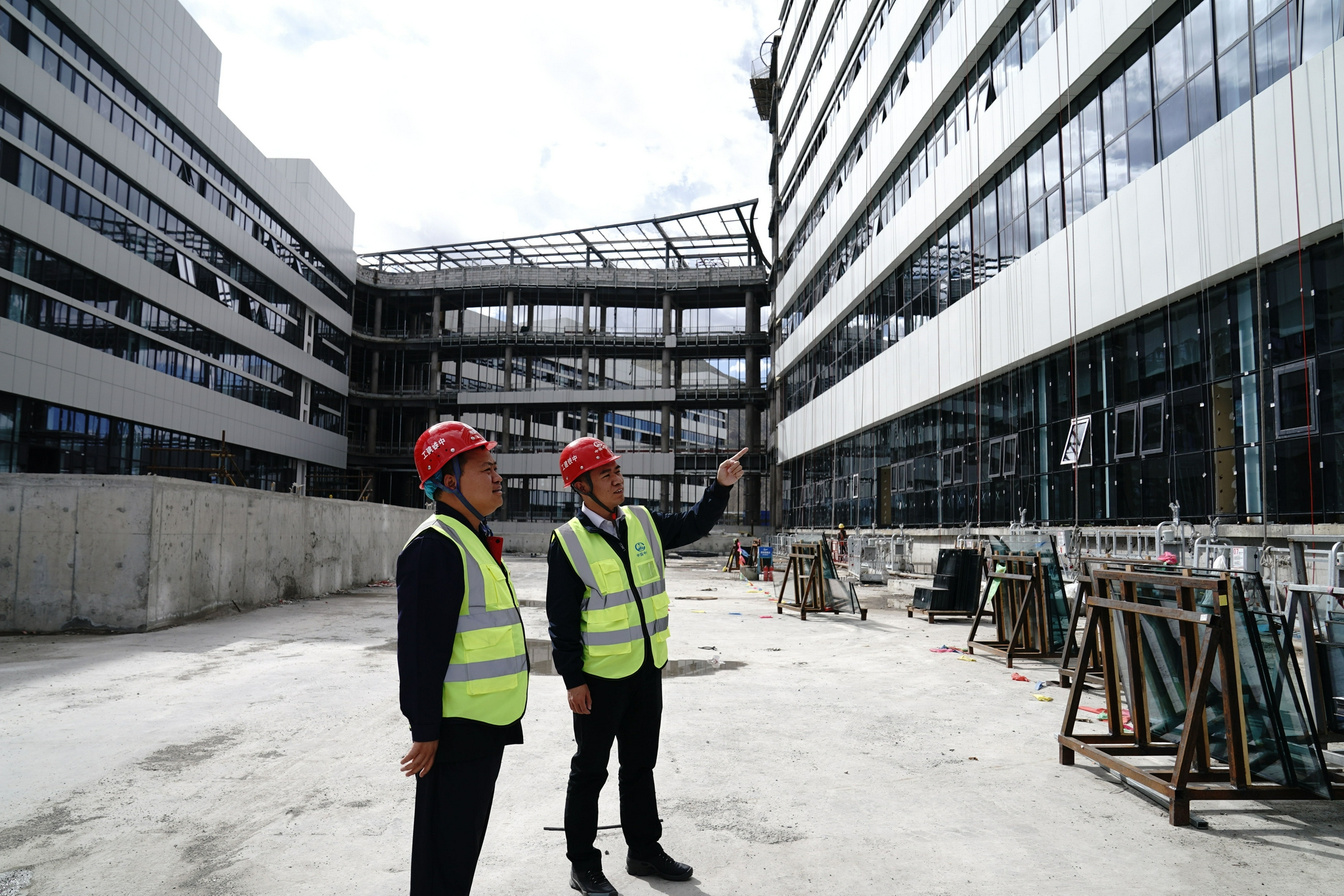 新华全媒+｜隔空举杯共明月——感受高原建设者的中秋思念休闲区蓝鸢梦想 - Www.slyday.coM