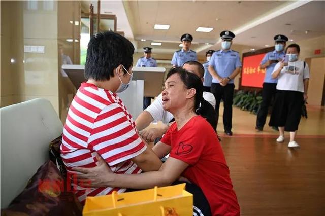 残疾女儿走失，母亲苦寻12年，柳州“妈妈”用爱养大送她回家休闲区蓝鸢梦想 - Www.slyday.coM