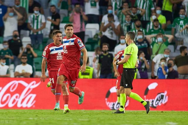 分平人口_疯狂3-3,0-1后连扳3球,87分钟又遭绝平!134万人口小国险些爆冷(2)