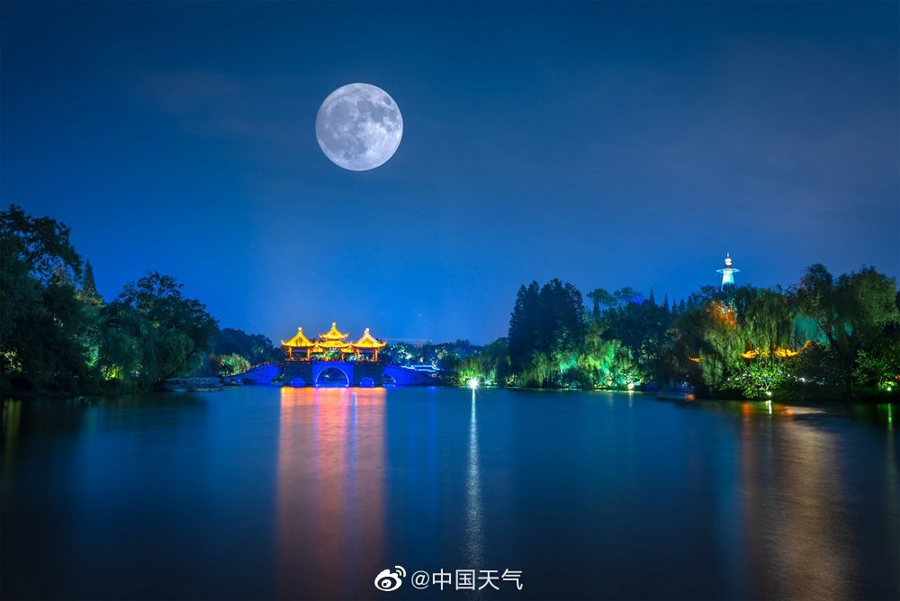 10,洞庭湖秋月照扁舟9,苏州网师园临风赏月8,杭州西湖秋水印月7,大理