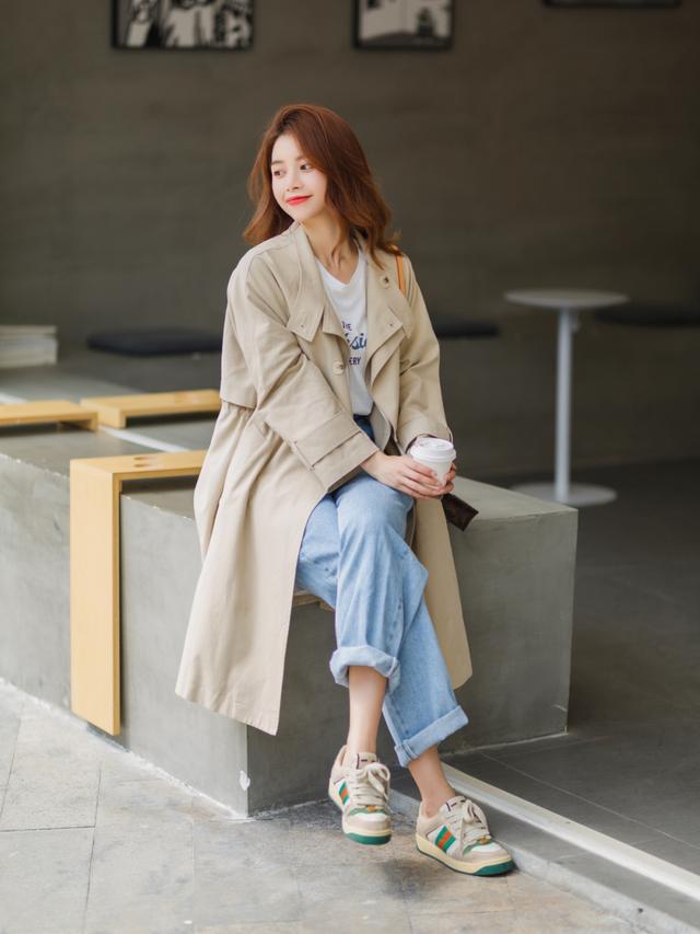 秋天牛仔裤怎么穿才高级和针织衫或背心搭配减龄洋气超好看