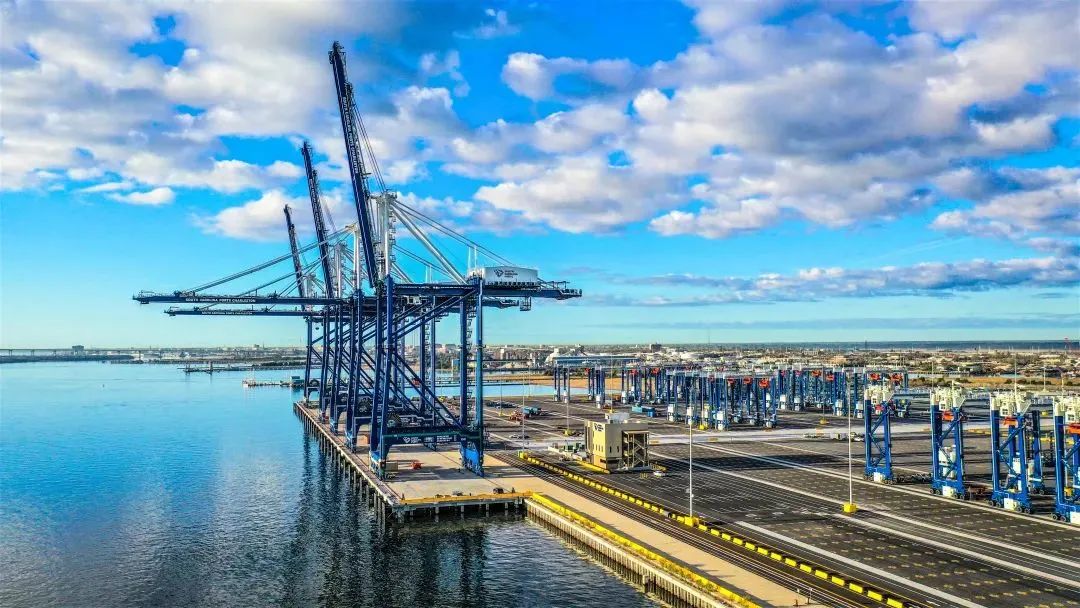 当年的海外"顶流"振华重工,已经强大到这种地步了?