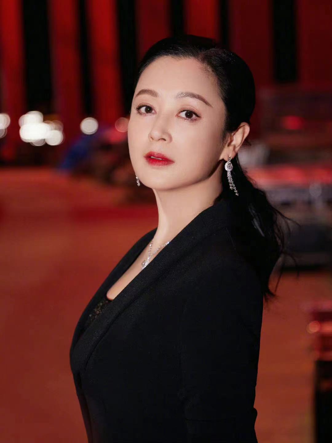 巩俐生图,陈红生图,相差3岁,不老只是传说