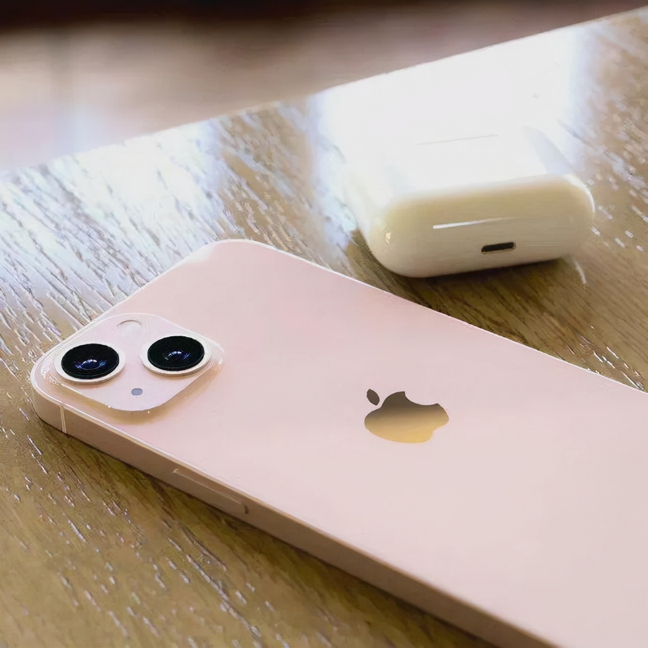 支持20W PD快充，iPhone13的高颜值充电搭档，每款配色都倾心休闲区蓝鸢梦想 - Www.slyday.coM