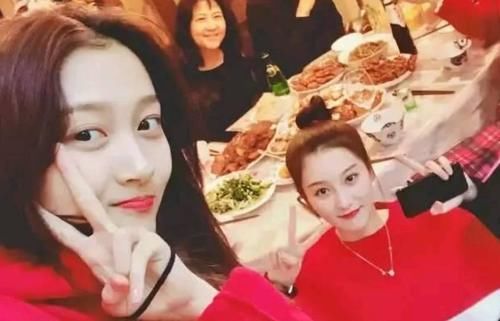 关晓彤亲姐姐近照曝光姐妹俩颜值差异巨大这遗传太偏心