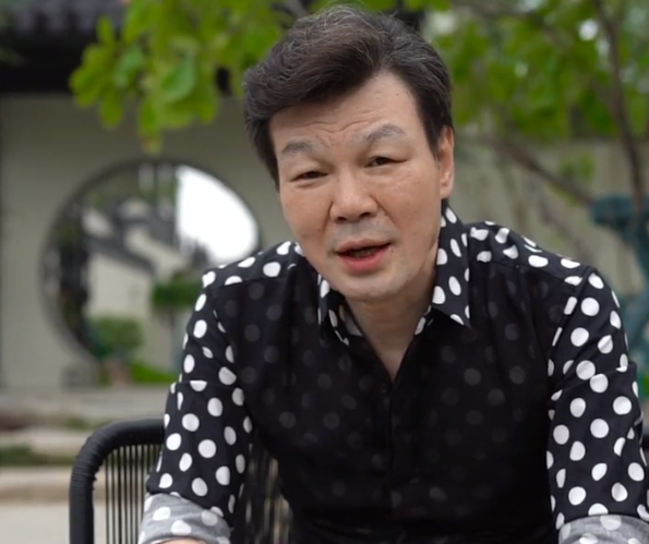 主持人李彬中秋节仍住院头发凌乱身材消瘦面容憔悴与护士合影