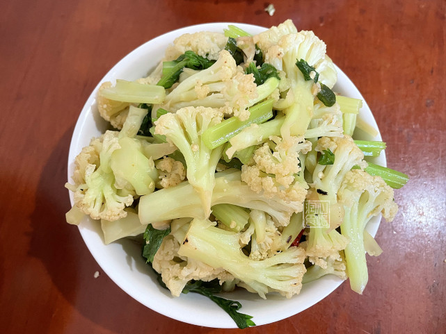 晒我家中秋节的10菜1汤，在朋友圈火了，网友：吃不起，家里没矿休闲区蓝鸢梦想 - Www.slyday.coM