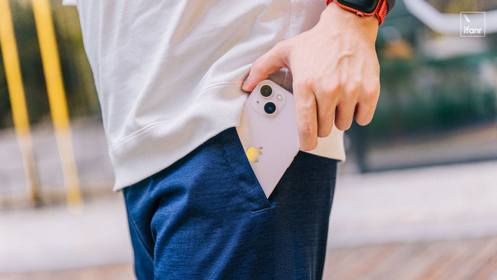 iPhone 13 首发评测：变强了，还更亲民了？休闲区蓝鸢梦想 - Www.slyday.coM