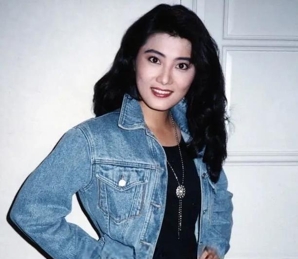 杨丽菁血泪史周比利现场将她踢晕半身瘫痪后遗症导演不愿负责