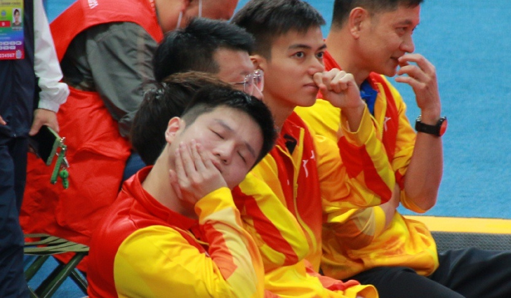 国乒众将祝中秋快乐！孙颖莎可可爱爱，樊振东许昕为决赛拉票休闲区蓝鸢梦想 - Www.slyday.coM