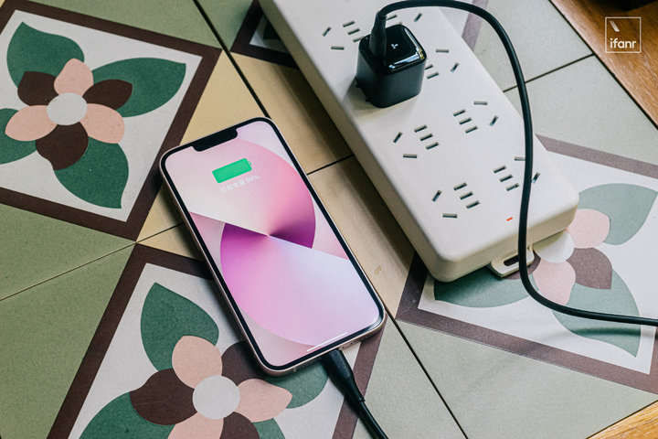 iPhone 13 首发评测：变强了，还更亲民了？休闲区蓝鸢梦想 - Www.slyday.coM