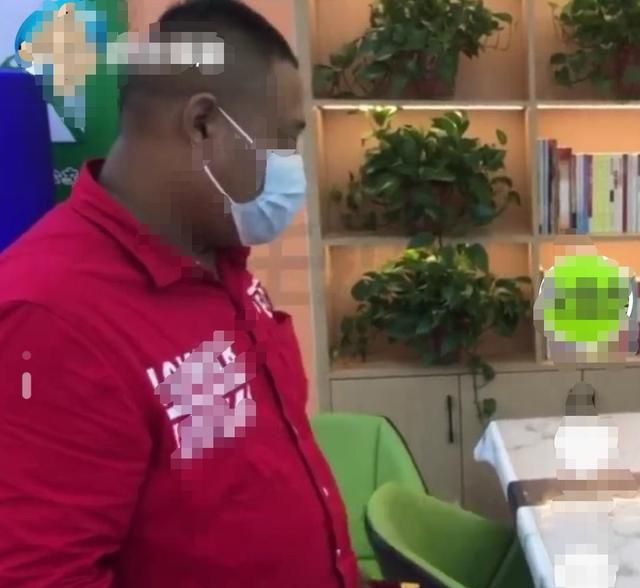 河南郑州:公交车长捡到乘客丢失月饼礼盒,打开一看是现金!休闲区蓝鸢梦想 - Www.slyday.coM 河南郑州:公交车长捡到乘客丢失月饼礼盒,打开一看是现金!休闲区蓝鸢梦想 - Www.slyday.coM