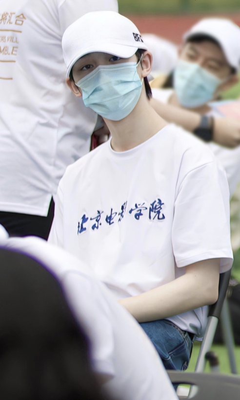 丁程鑫进入北电表演实验班,艺考仅排第52,入学后漂亮翻身休闲区蓝鸢梦想 - Www.slyday.coM 丁程鑫进入北电表演实验班,艺考仅排第52,入学后漂亮翻身休闲区蓝鸢梦想 - Www.slyday.coM