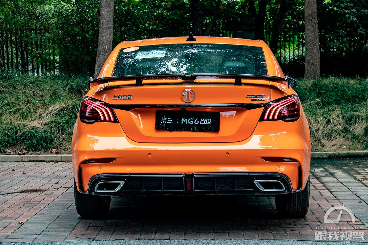 试驾第三代mg6 pro原厂尾翼加桶形座椅,运动路上不断自我封神