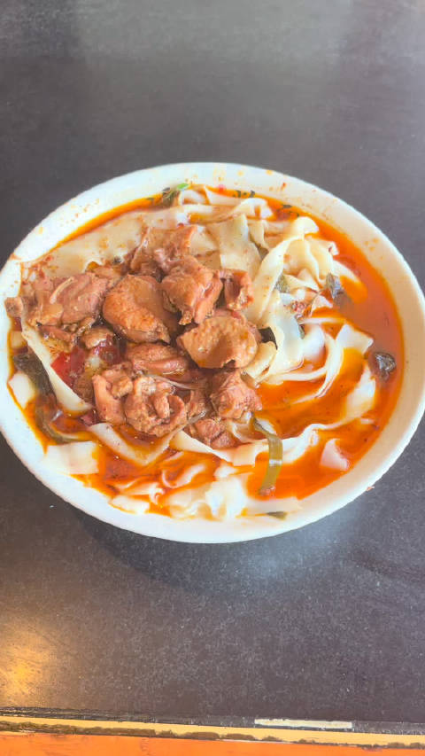 河南漯河临颖著名的项记烩面,只有麻辣鸡肉烩面,大碗12小碗11