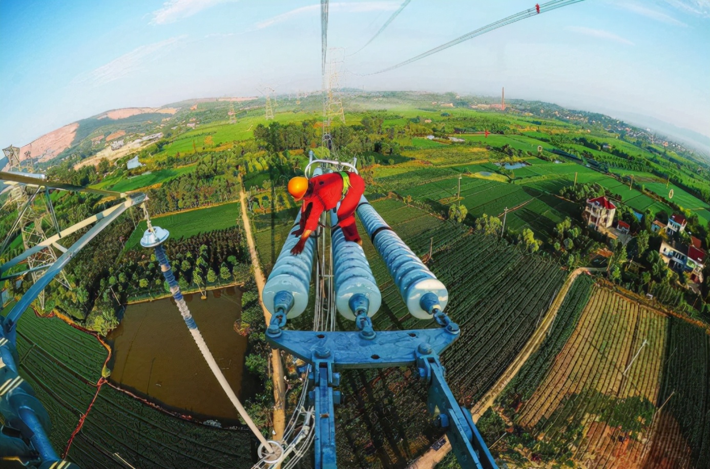 图为特高压输电技术除了这些技术外,中国高铁,空间站