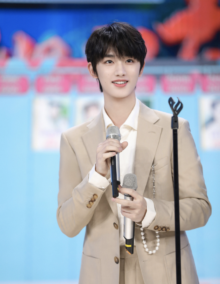 丁程鑫进入北电表演实验班,艺考仅排第52,入学后漂亮翻身休闲区蓝鸢梦想 - Www.slyday.coM 丁程鑫进入北电表演实验班,艺考仅排第52,入学后漂亮翻身休闲区蓝鸢梦想 - Www.slyday.coM