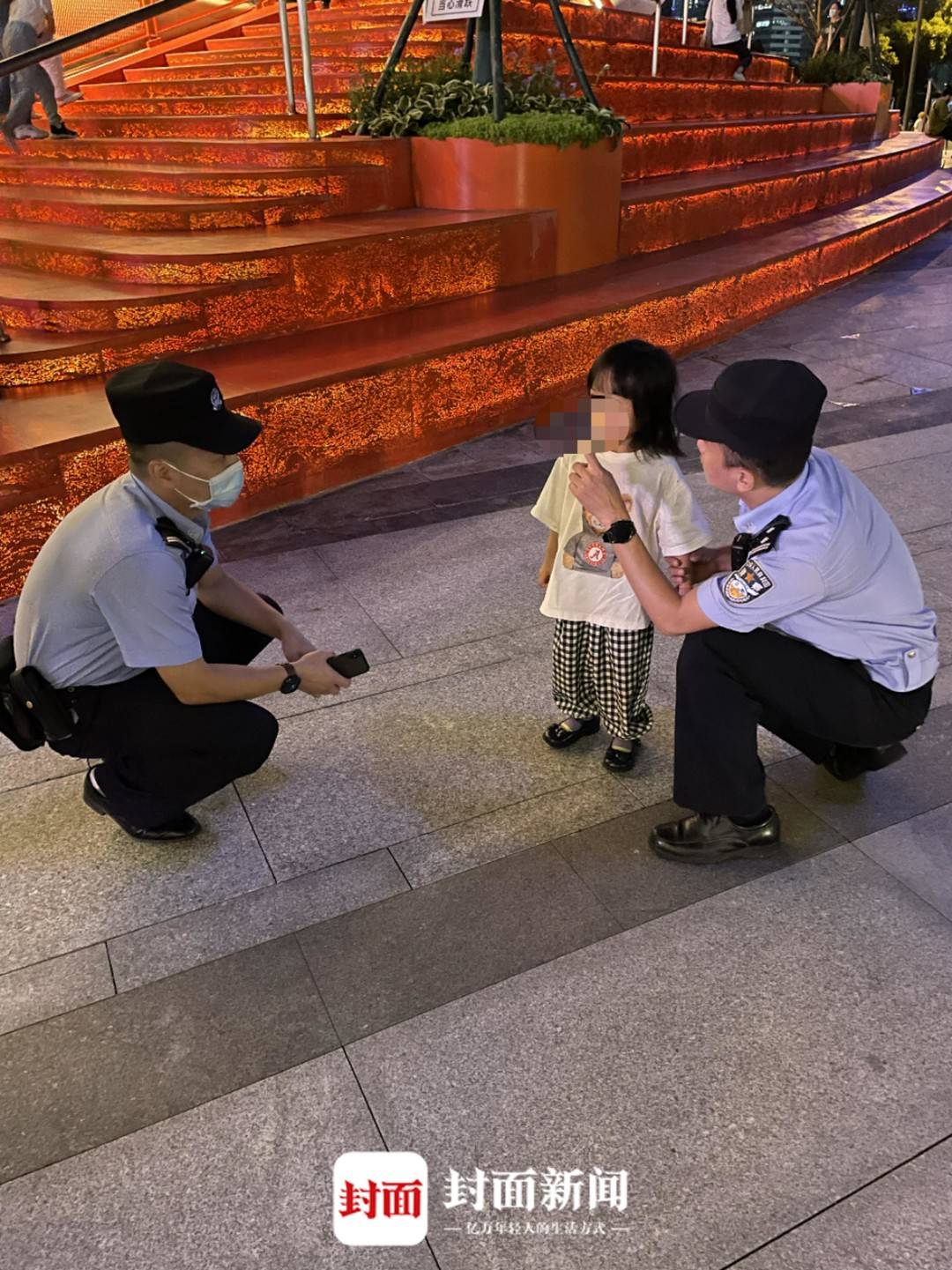 三岁小女孩“香香”意外走失 民警帮她找到妈妈