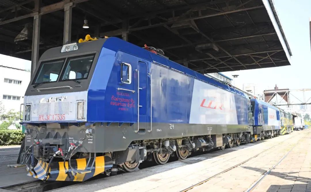 hxd3c型电力机车为交流传动六轴7200kw干线电力机车,具有牵引力大