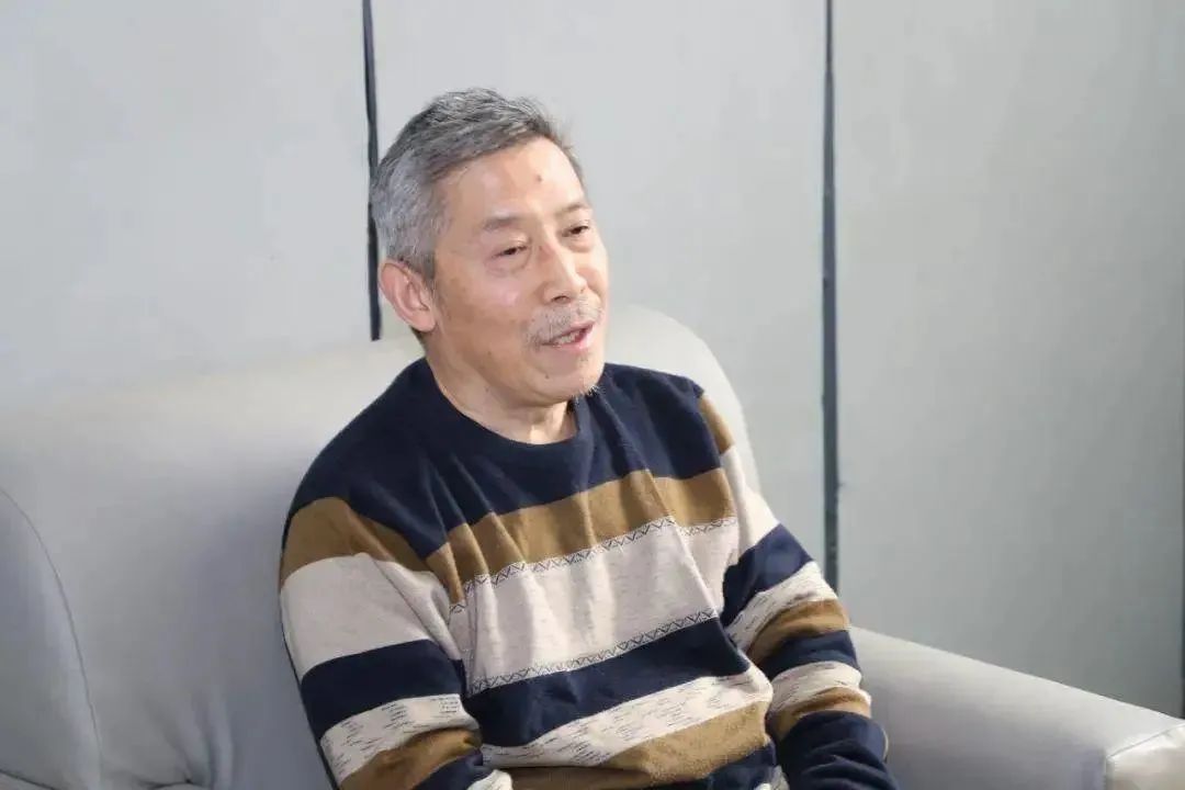 教授被举报骚扰猥亵学生？校方凌晨通报：开除党籍、解除教师职务休闲区蓝鸢梦想 - Www.slyday.coM