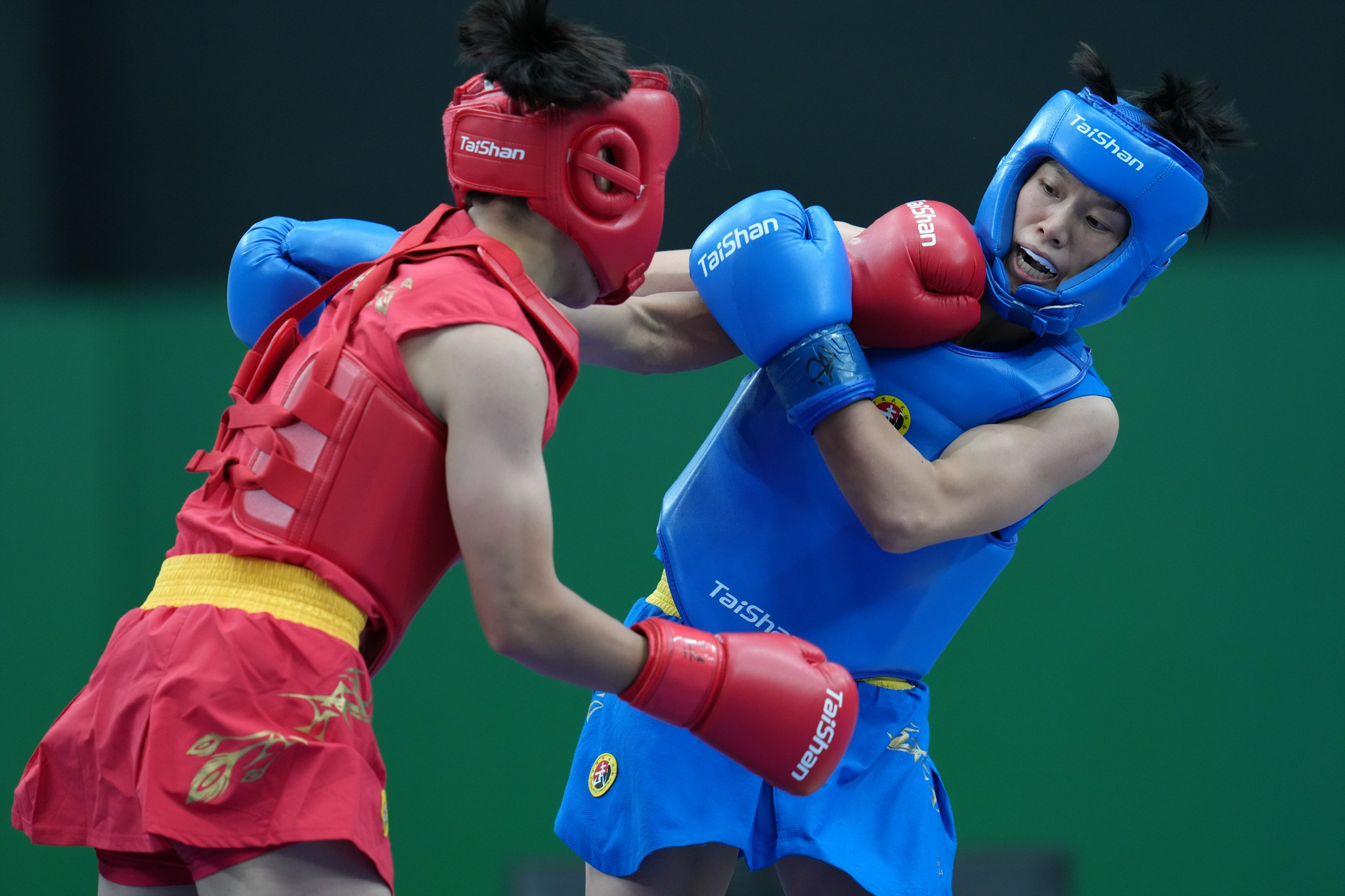 武术散打女子团体18决赛赛况